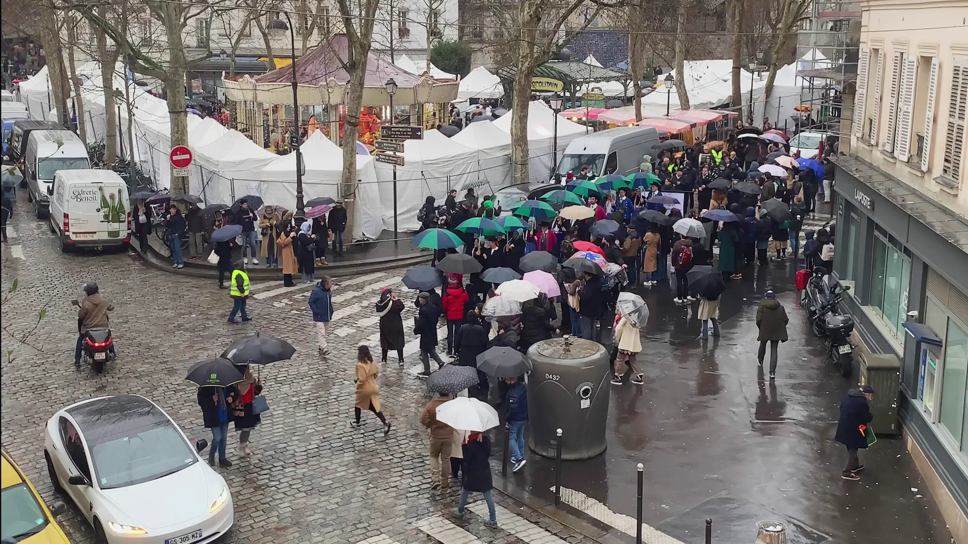 Des bretons place des Abbesses, Paris 18e.