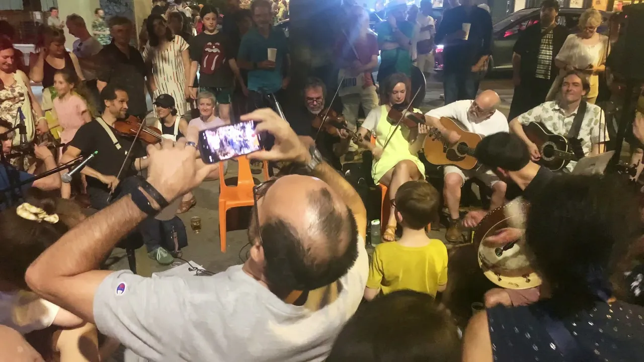 Fête de la musique, place Henri Krasucki, Paris 20e.